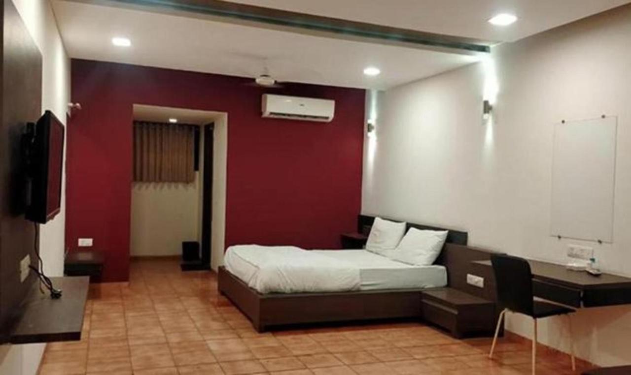 Hotel Sun N Step Club 阿穆达巴 外观 照片