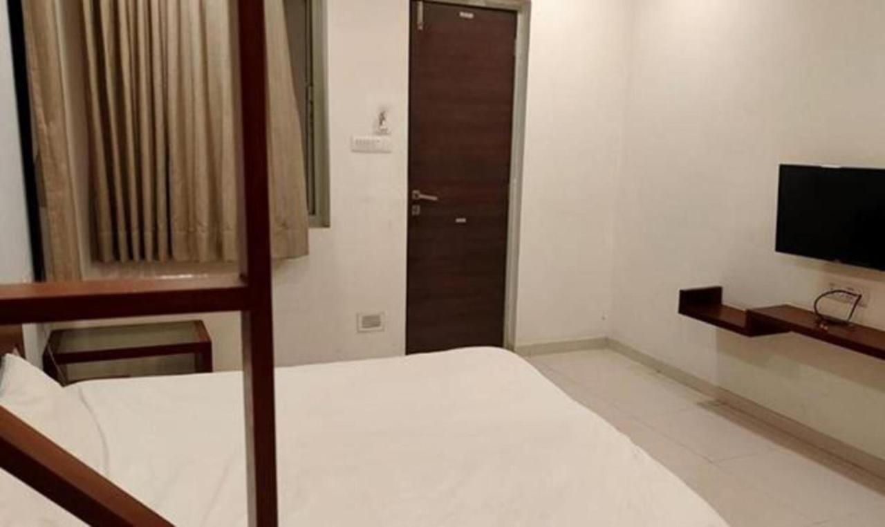 Hotel Sun N Step Club 阿穆达巴 外观 照片