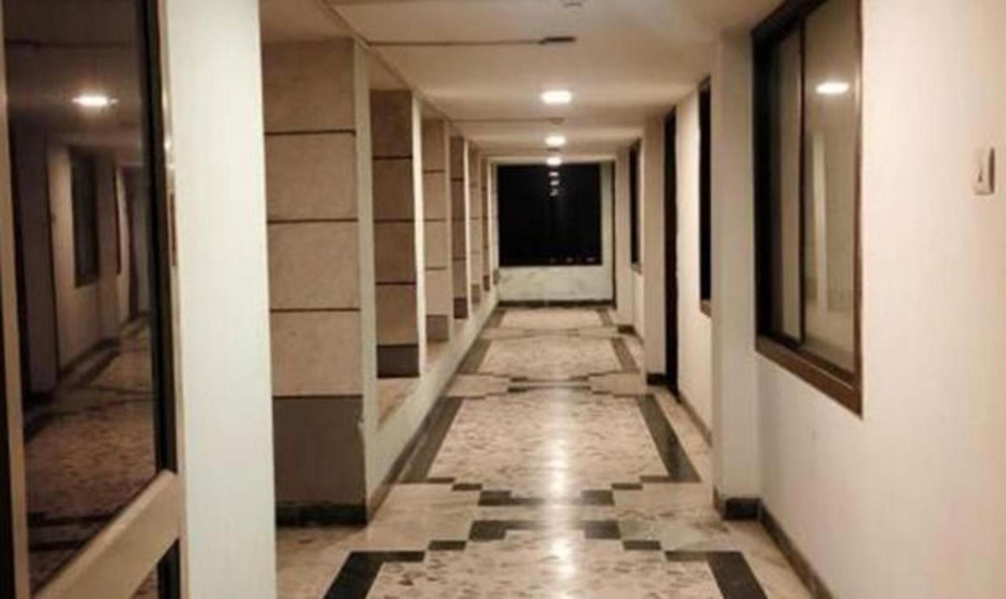 Hotel Sun N Step Club 阿穆达巴 外观 照片
