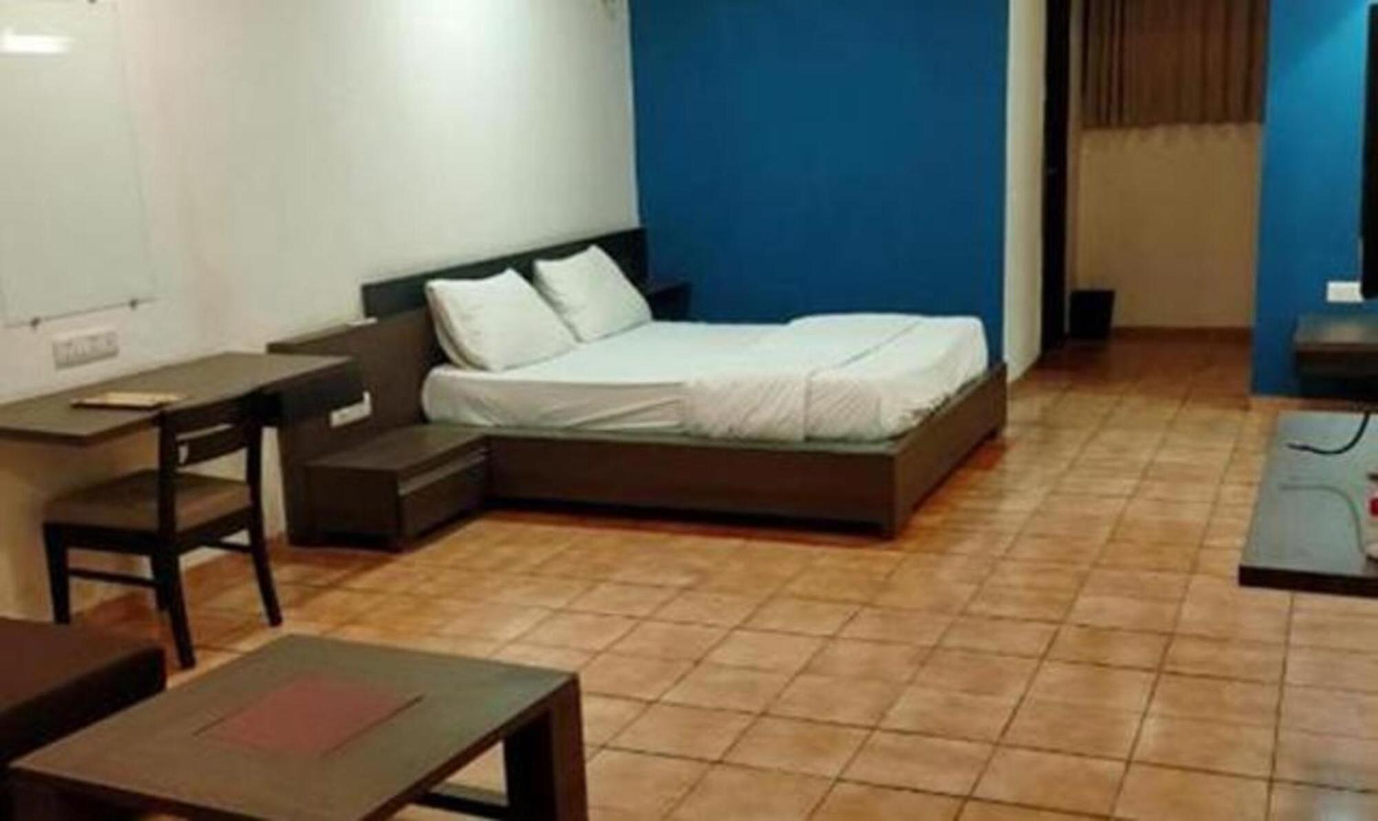 Hotel Sun N Step Club 阿穆达巴 外观 照片