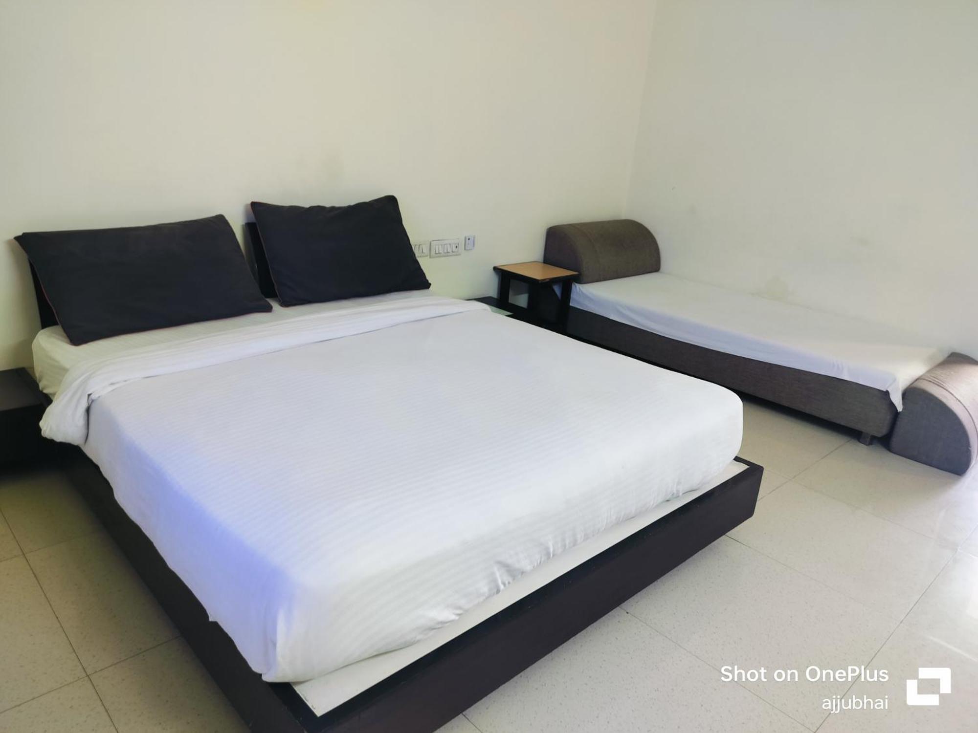 Hotel Sun N Step Club 阿穆达巴 外观 照片