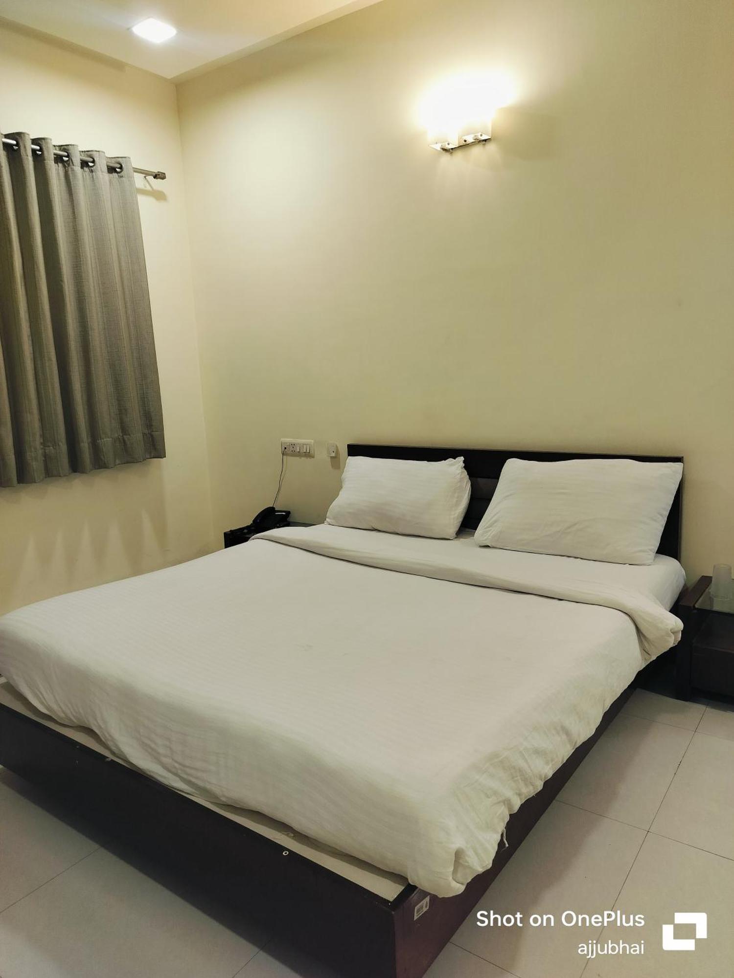Hotel Sun N Step Club 阿穆达巴 外观 照片